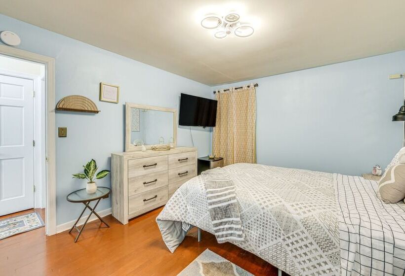 Colonial Heights Home W/ Large Yard & Bbq Grill!