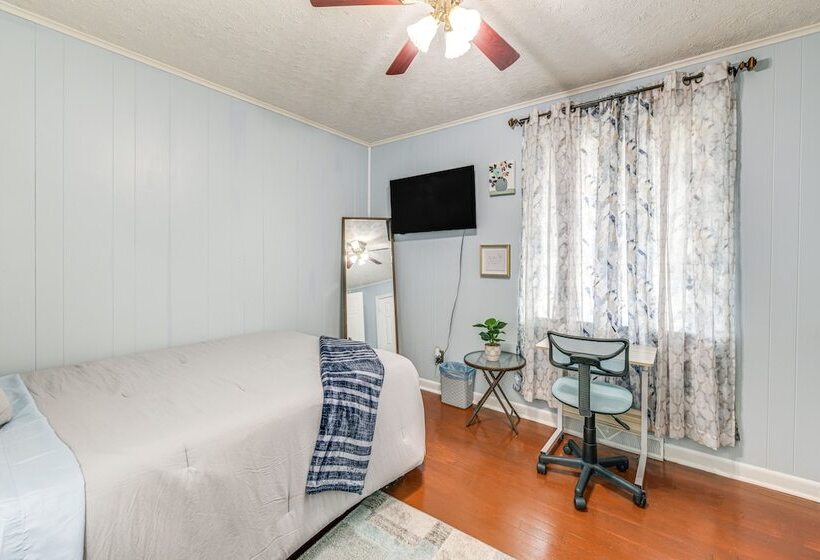 Colonial Heights Home W/ Large Yard & Bbq Grill!