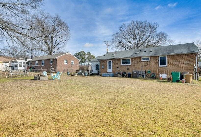 Colonial Heights Home W/ Large Yard & Bbq Grill!