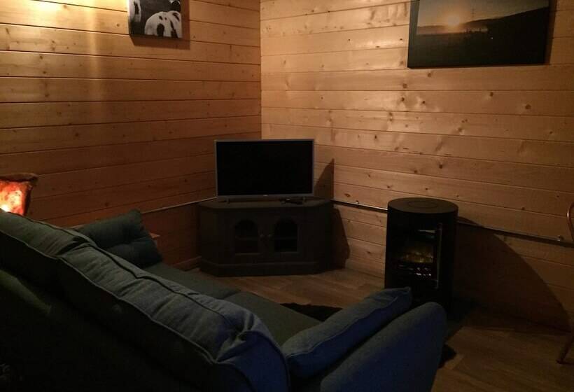 Cosy 1 Bed Farm Stay Cabin