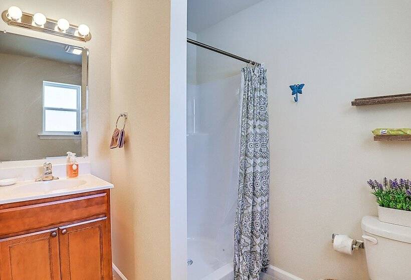 Cozy Albrightsville Home: Community Lake & Beach!