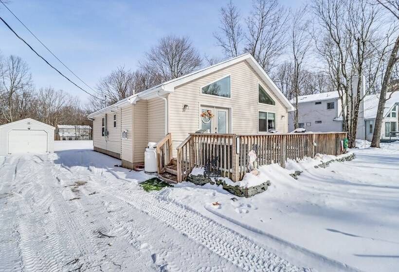 Cozy Albrightsville Home: Community Lake & Beach!