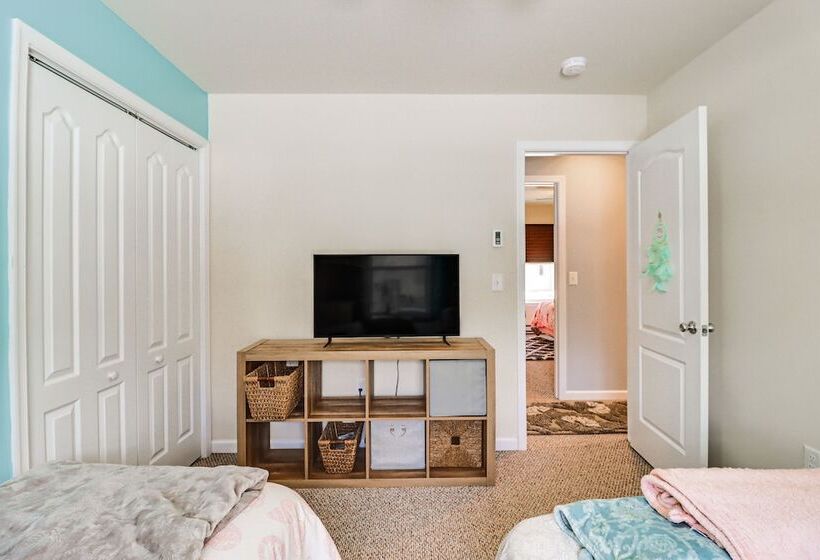 Cozy Albrightsville Home: Community Lake & Beach!