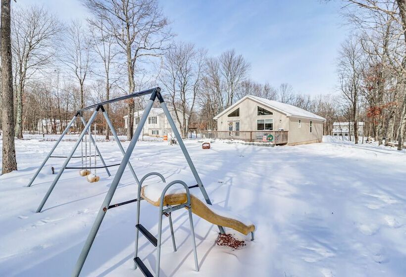 Cozy Albrightsville Home: Community Lake & Beach!