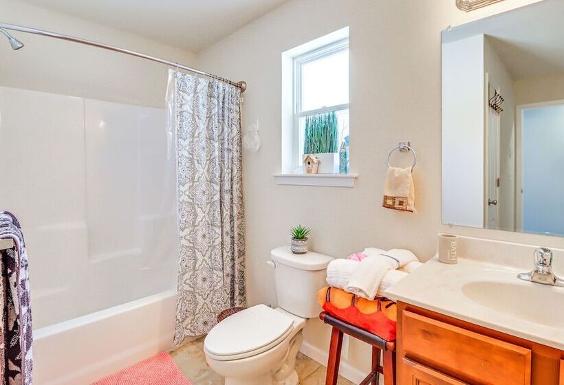 Cozy Albrightsville Home: Community Lake & Beach!