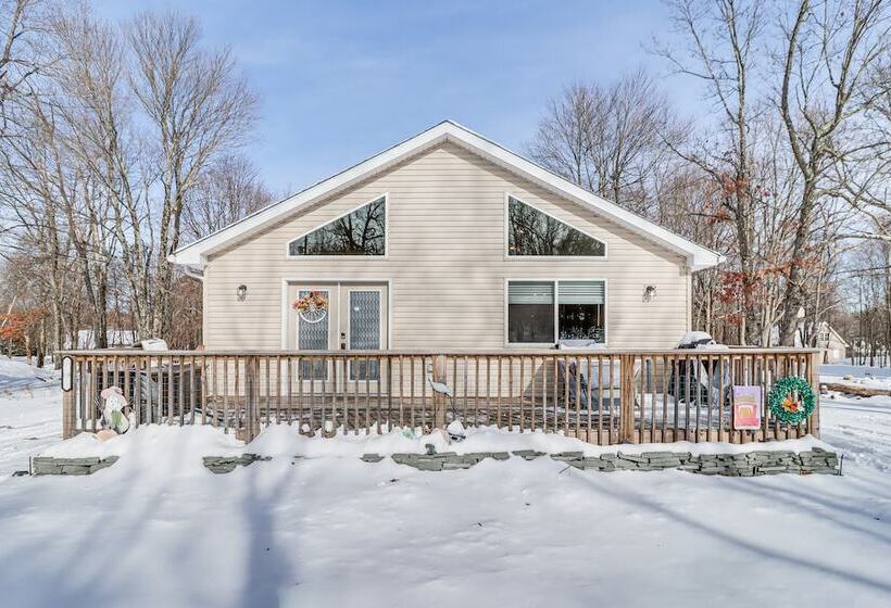 Cozy Albrightsville Home: Community Lake & Beach!