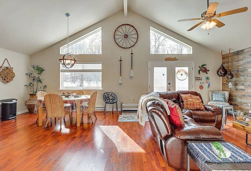 Cozy Albrightsville Home: Community Lake & Beach!