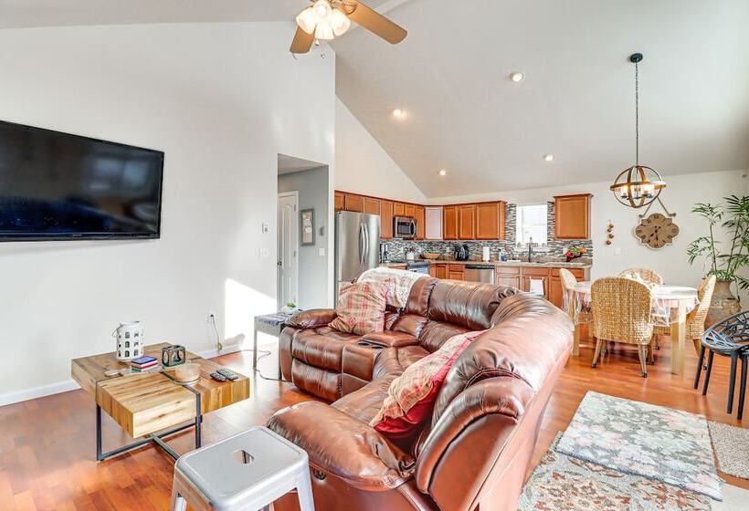 Cozy Albrightsville Home: Community Lake & Beach!