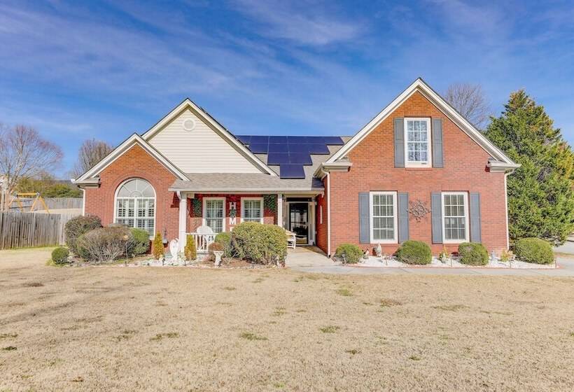 Cozy Buford Home W/ Piano ~ Mins To Lake Lanier!