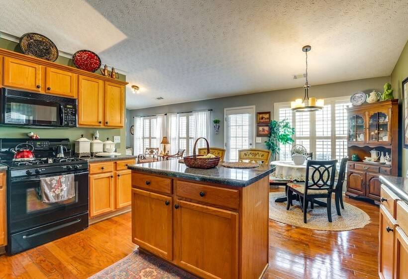 Cozy Buford Home W/ Piano ~ Mins To Lake Lanier!