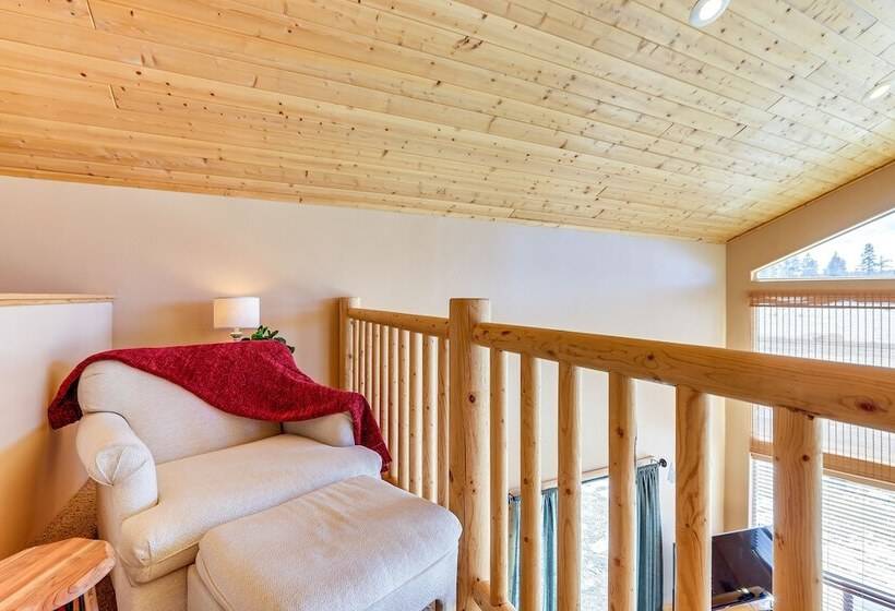 Cozy Duck Creek Village Cabin W/ Hot Tub & Views!