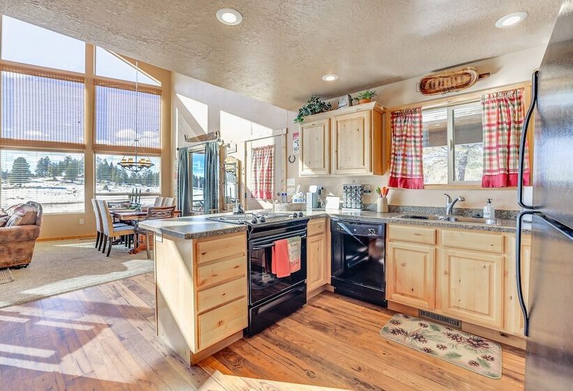 Cozy Duck Creek Village Cabin W/ Hot Tub & Views!