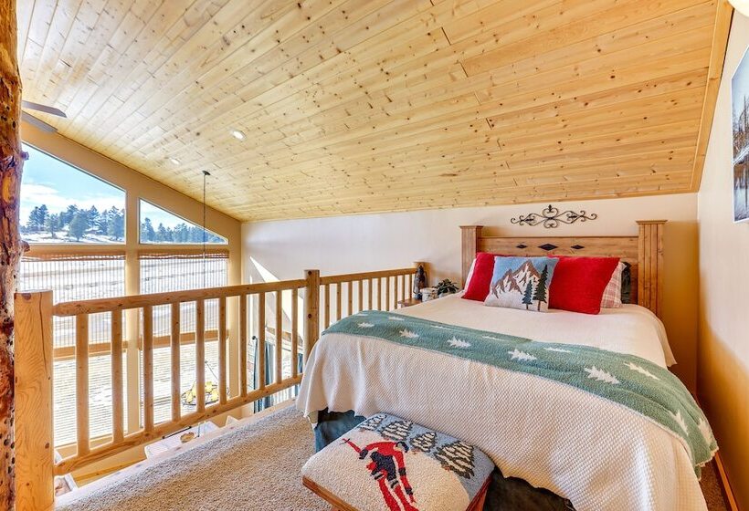 Cozy Duck Creek Village Cabin W/ Hot Tub & Views!