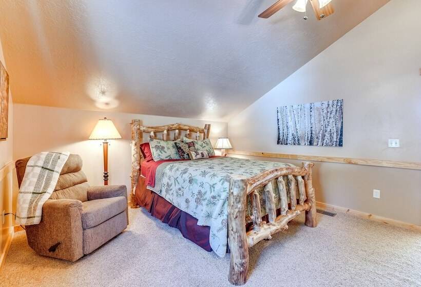 Cozy Duck Creek Village Cabin W/ Hot Tub & Views!