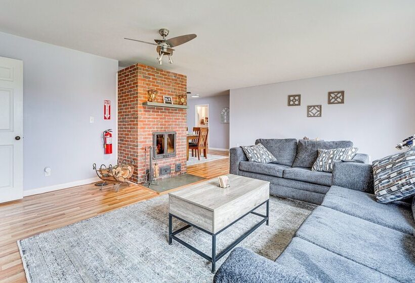 Cozy Fair Haven Home With Mountain Views!