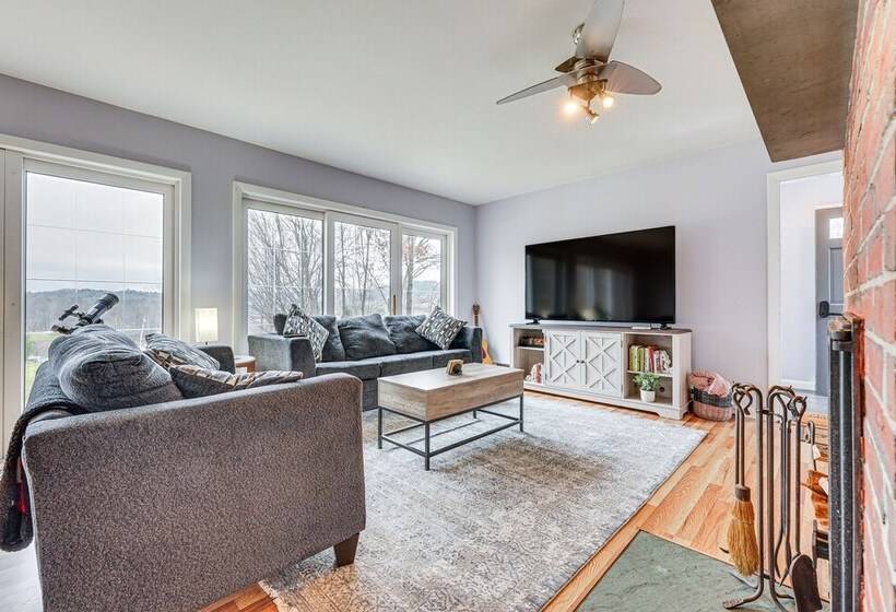 Cozy Fair Haven Home With Mountain Views!