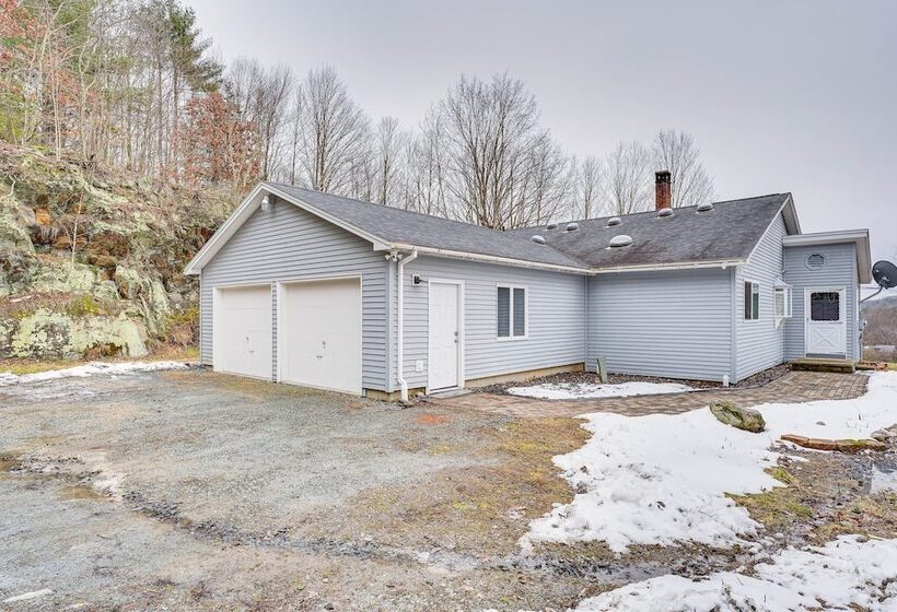 Cozy Fair Haven Home With Mountain Views!