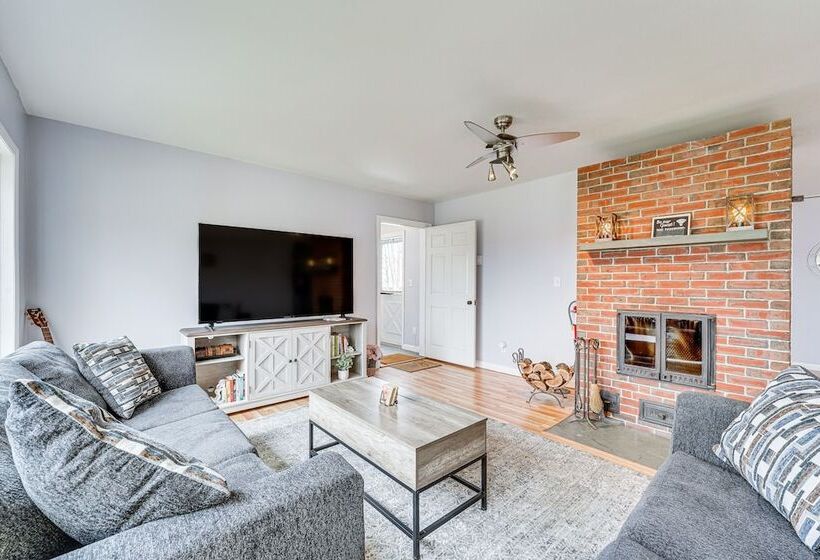 Cozy Fair Haven Home With Mountain Views!