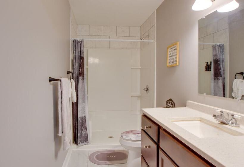 Cozy Greensboro Vacation Rental, 5 Mi To Downtown