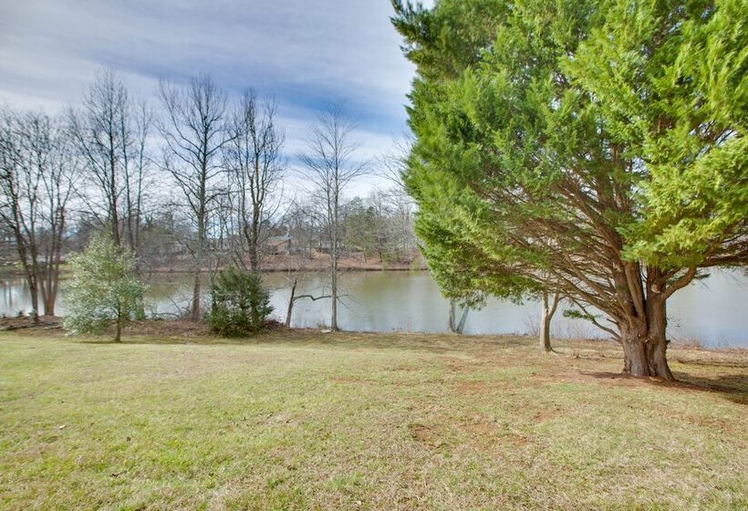 Cozy Greensboro Vacation Rental, 5 Mi To Downtown