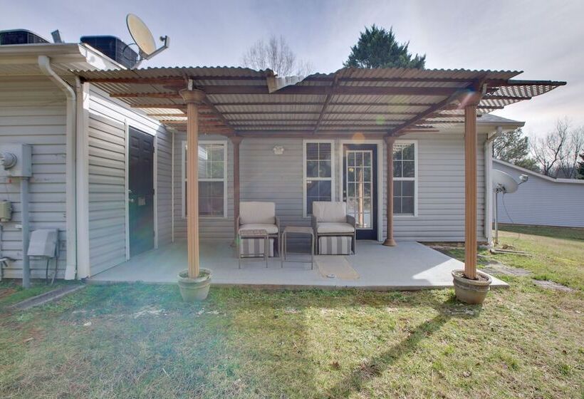Cozy Greensboro Vacation Rental, 5 Mi To Downtown