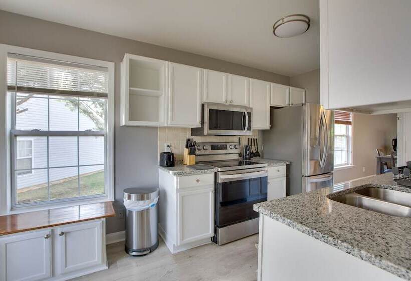 Cozy Greensboro Vacation Rental, 5 Mi To Downtown