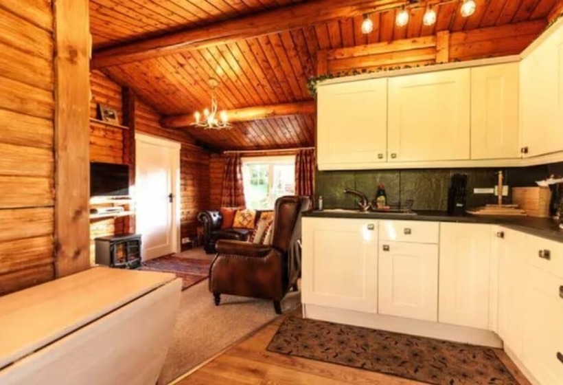 Cozy Mountain 2 Bed Log Cabin