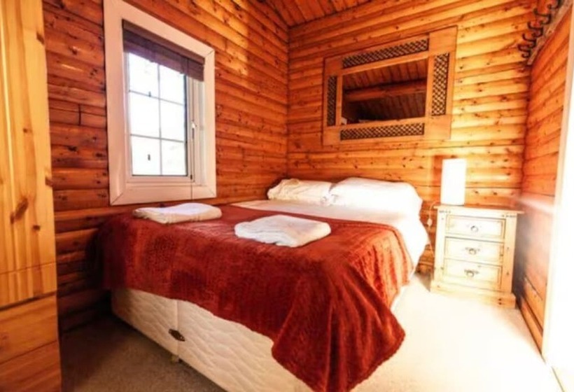 Cozy Mountain 2 Bed Log Cabin