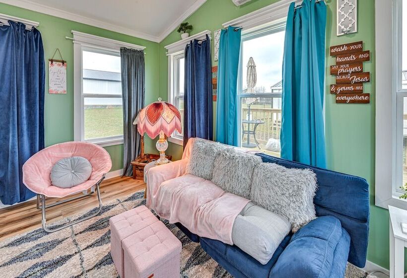 Cozy & Quiet Paint Lick Escape W/ Spa Services!