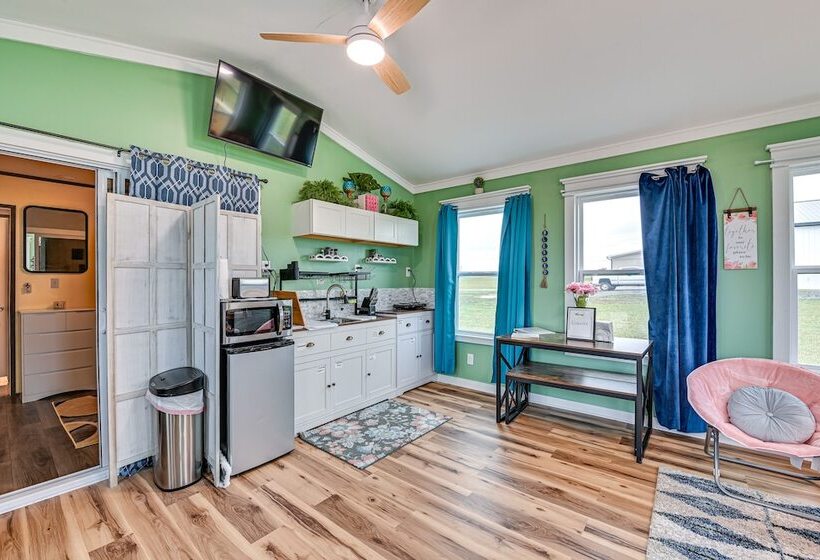 Cozy & Quiet Paint Lick Escape W/ Spa Services!