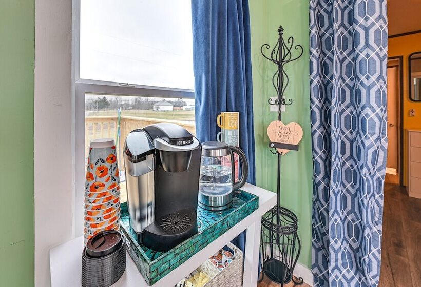 Cozy & Quiet Paint Lick Escape W/ Spa Services!