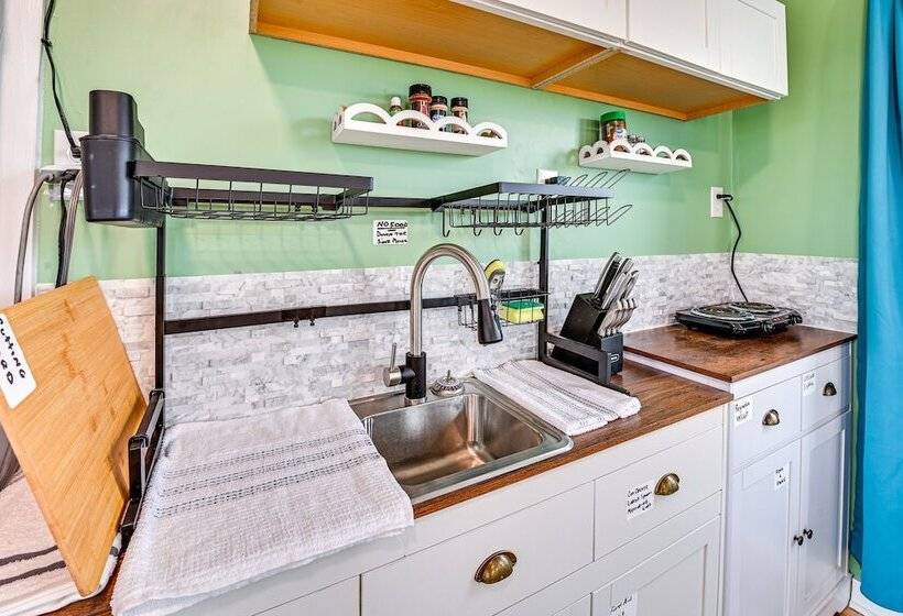 Cozy & Quiet Paint Lick Escape W/ Spa Services!