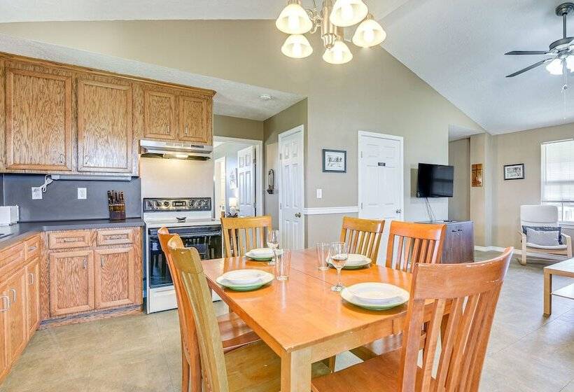 Walk To Shore: Crystal Beach Home W/ Deck!