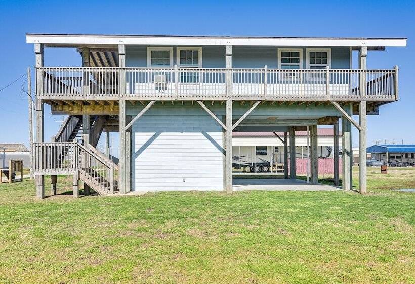 Walk To Shore: Crystal Beach Home W/ Deck!