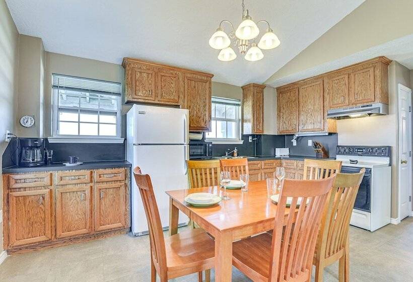 Walk To Shore: Crystal Beach Home W/ Deck!