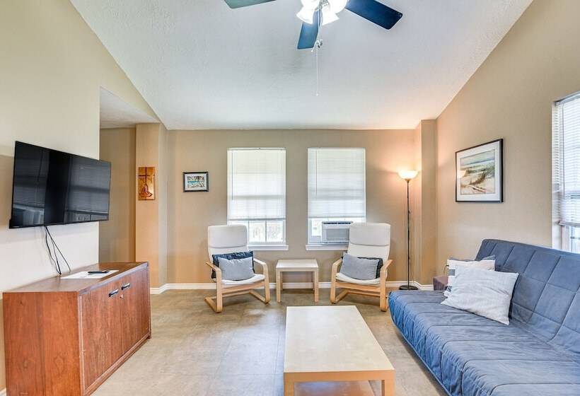 Walk To Shore: Crystal Beach Home W/ Deck!