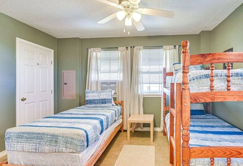 Walk To Shore: Crystal Beach Home W/ Deck!