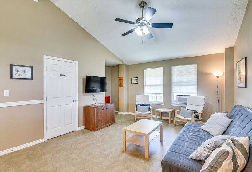 Walk To Shore: Crystal Beach Home W/ Deck!