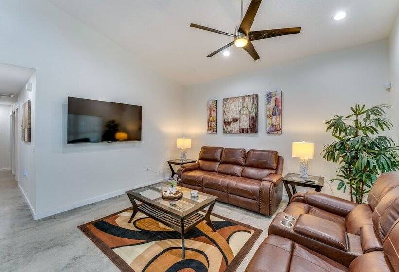 Daytona Beach Vacation Home ~ 4 Mi To Main St Pier