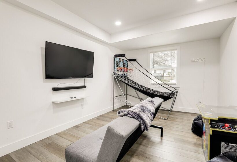 Decatur Home W/ Deck 9 Mi To State Farm Arena!