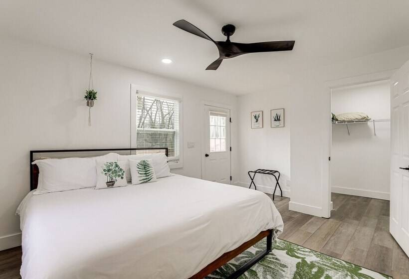 Decatur Home W/ Deck 9 Mi To State Farm Arena!