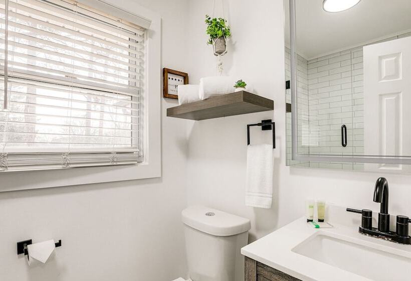 Decatur Home W/ Deck 9 Mi To State Farm Arena!