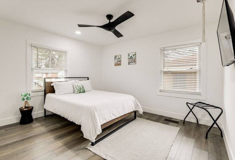 Decatur Home W/ Deck   9 Mi To State Farm Arena!