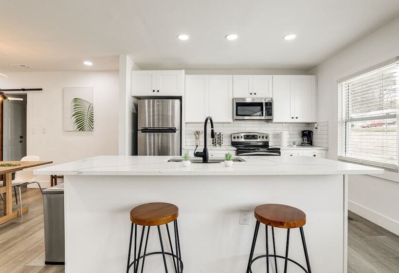 Decatur Home W/ Deck 9 Mi To State Farm Arena!