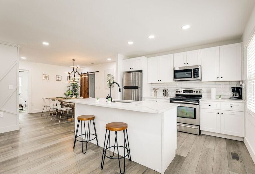 Decatur Home W/ Deck 9 Mi To State Farm Arena!