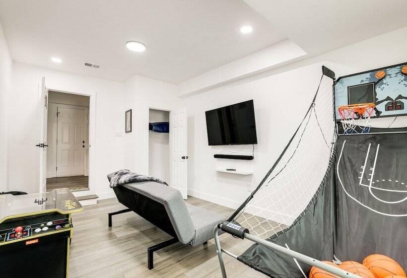 Decatur Home W/ Deck 9 Mi To State Farm Arena!