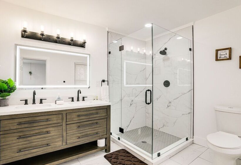 Decatur Home W/ Deck 9 Mi To State Farm Arena!