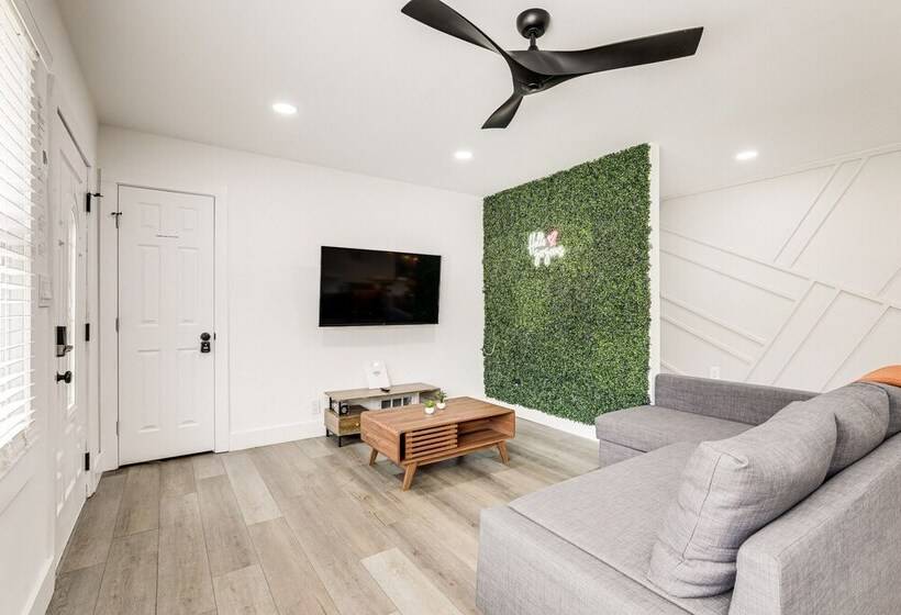 Decatur Home W/ Deck   9 Mi To State Farm Arena!