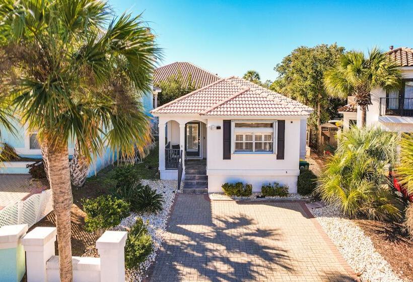 Destin Home W/ Community Pool & Beach Access
