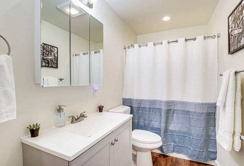 Dog Friendly Sheboygan Home   1 Mi To Town!